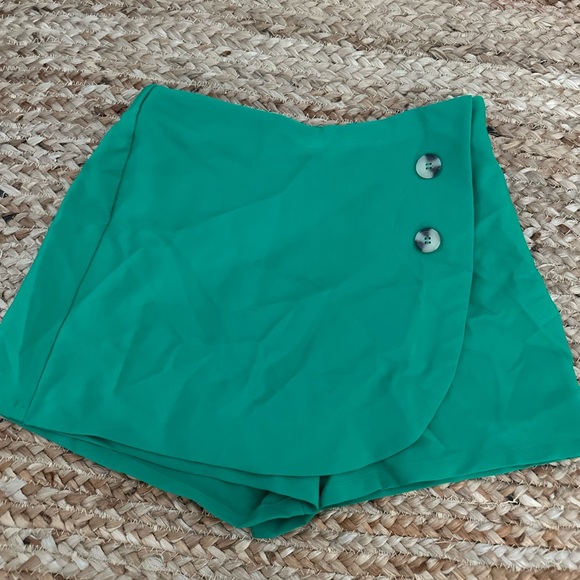 NWT GREEN SKORT - Picture 1 of 7